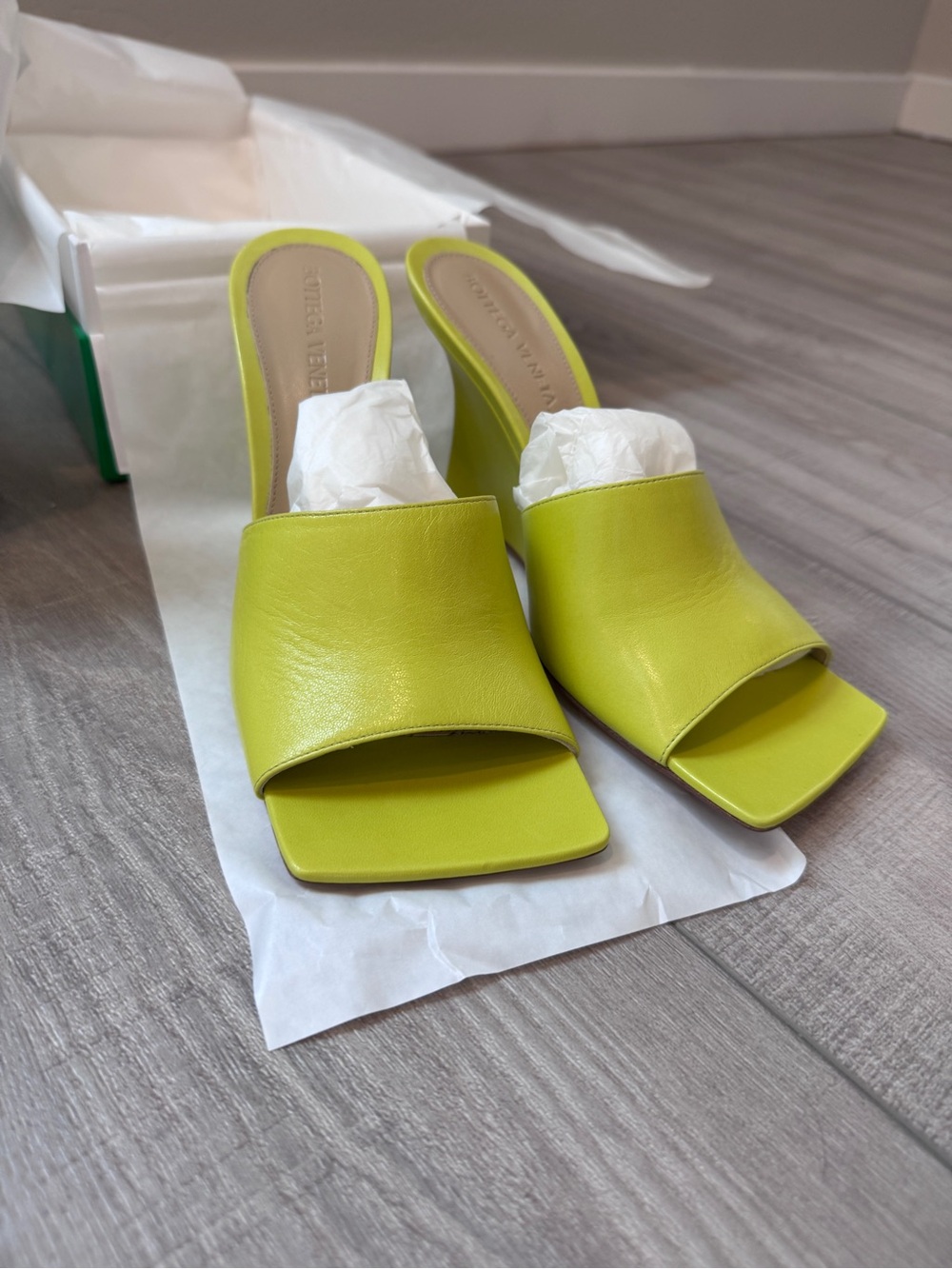 NWT - BOTTEGA VENETA Stretch Mule Wedges - Kiwi Size IT36 / US6